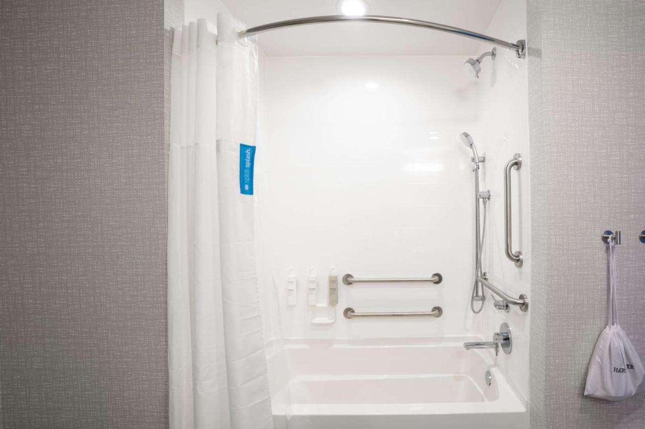 Hampton Inn By Hilton Huntley Chicago Bagian luar foto